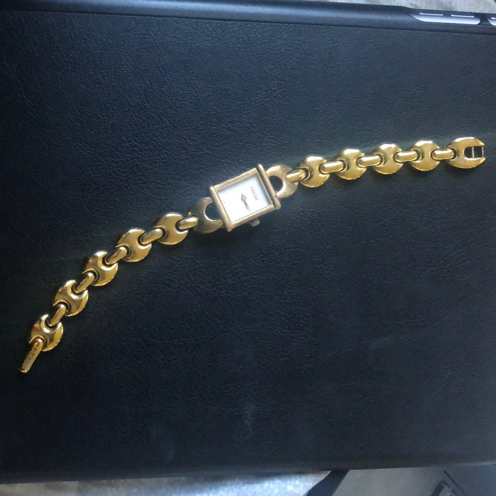 gold Gucci watch. Needs repair.